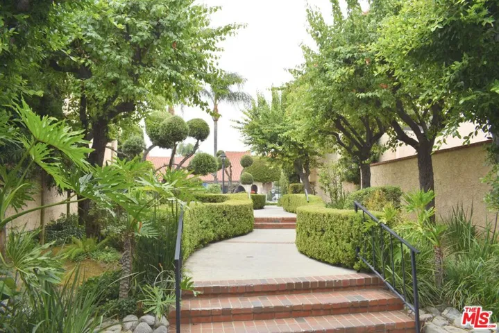 1711 Grismer Avenue 63, Burbank, California 91504