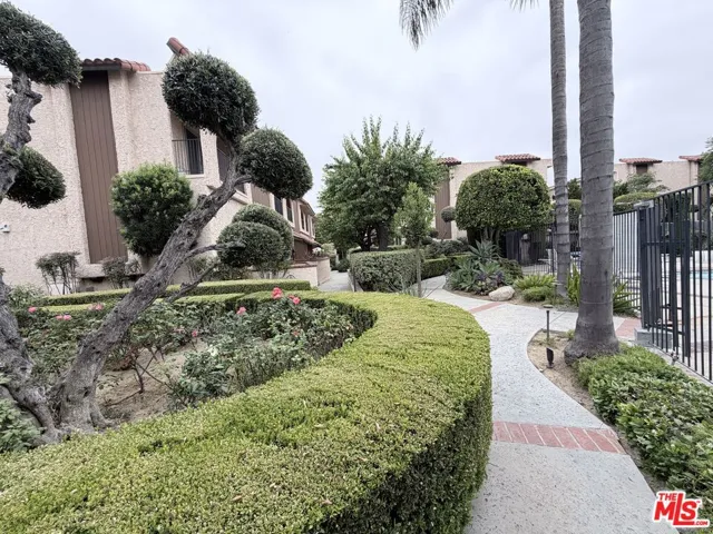 1711 Grismer Avenue 63, Burbank, California 91504