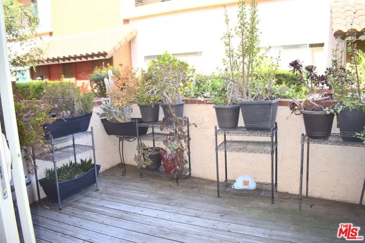 1711 Grismer Avenue 63, Burbank, California 91504
