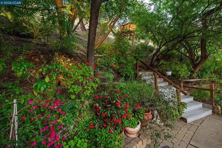 205 Summit Rd, Walnut Creek, California 94598-4729