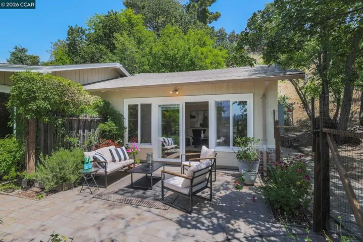 SEPARATE ENTRANCE AND PATIO
