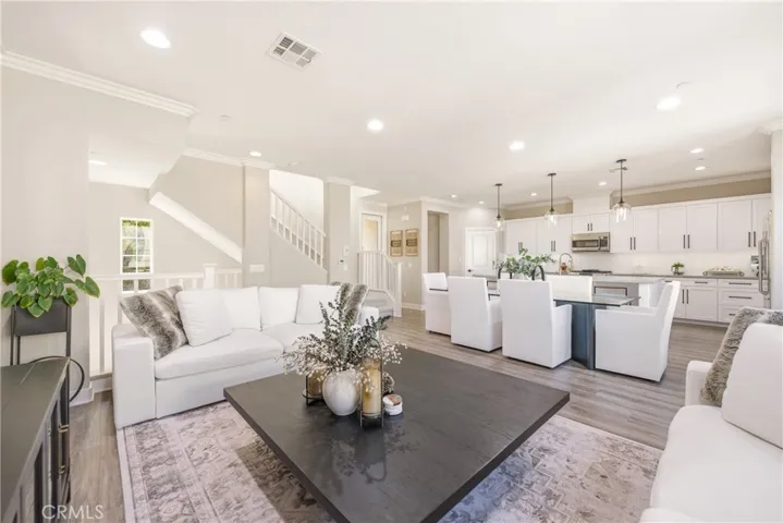 442 Stratus 4, Simi Valley, California 93065