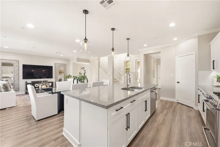442 Stratus 4, Simi Valley, California 93065