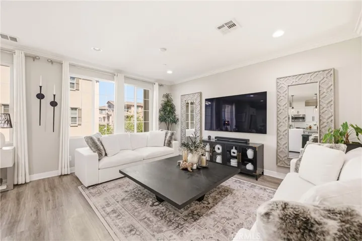 442 Stratus 4, Simi Valley, California 93065