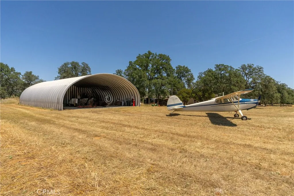 2700 sq ft Hanger