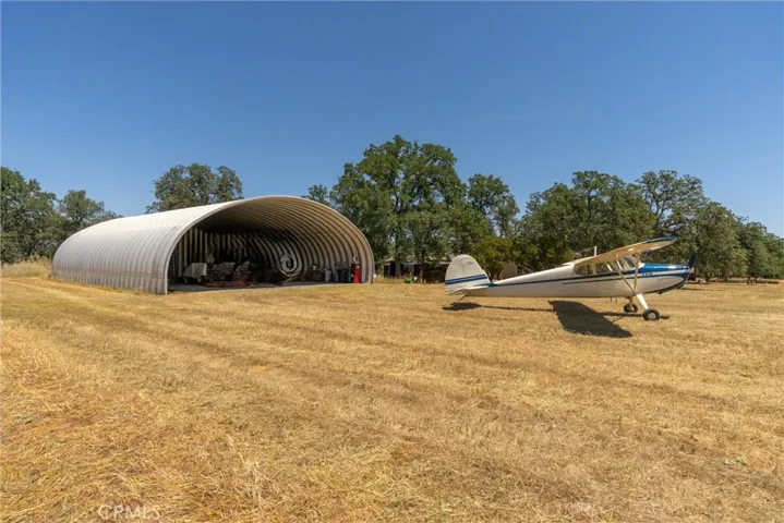 2700 sq ft Hanger