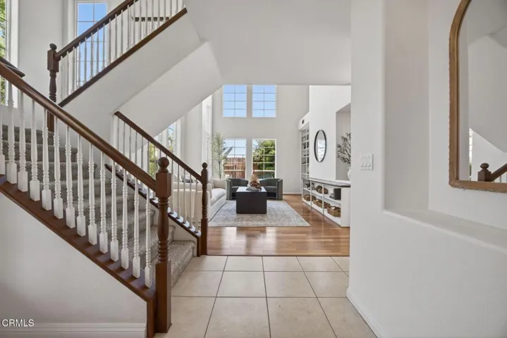 Entry/Formal Living Room