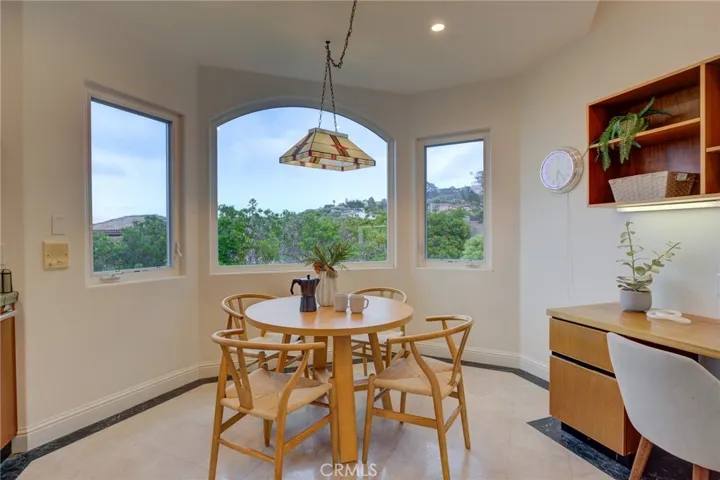 eat in kitchen area