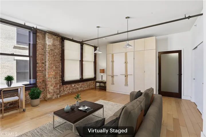 VIRTUALLY STAGED