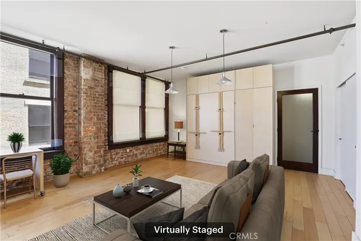 VIRTUALLY STAGED