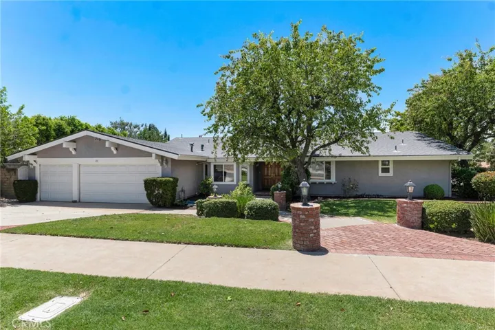 19620 Los Alimos, Chatsworth, California 91311
