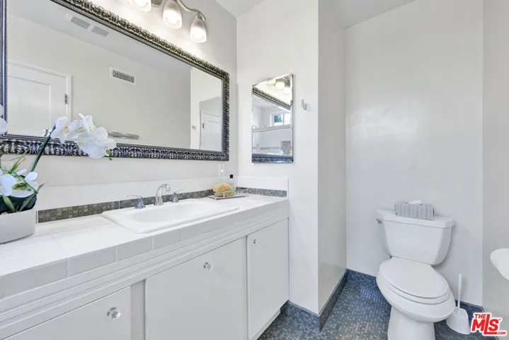 4519 Camellia Avenue, Studio City, California 91602