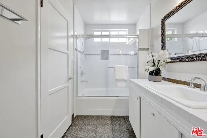 4519 Camellia Avenue, Studio City, California 91602