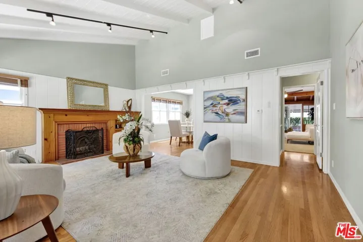 4519 Camellia Avenue, Studio City, California 91602