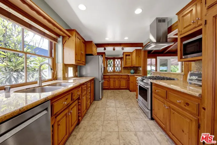 4519 Camellia Avenue, Studio City, California 91602