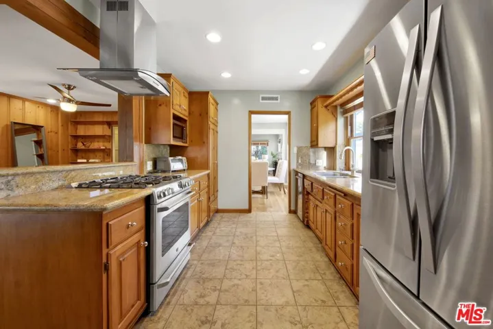 4519 Camellia Avenue, Studio City, California 91602