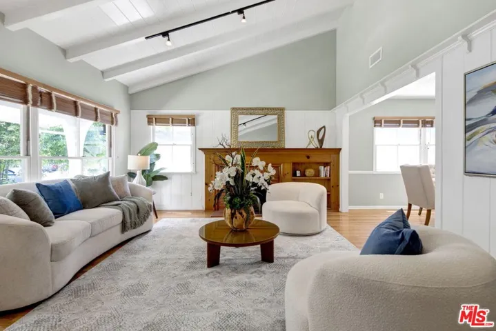 4519 Camellia Avenue, Studio City, California 91602
