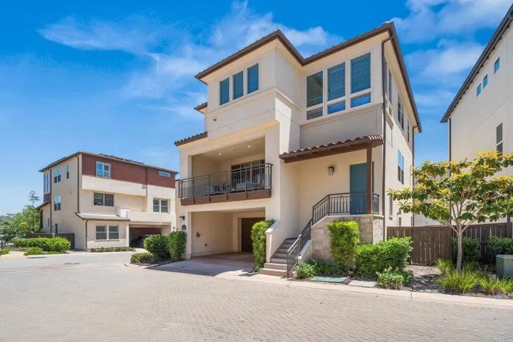 Small cut-de-sac location with parking under California room for two additional cars.