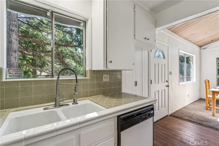 494 Wylerhorn, Crestline, California 92325 — photo 5