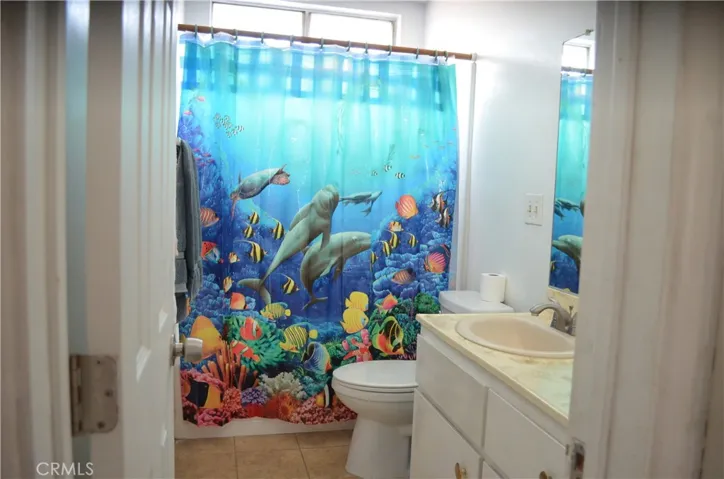 More detail of the main bathroom from different direction