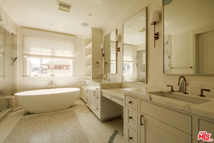 557 Chapala Drive, Pacific Palisades, California 90272