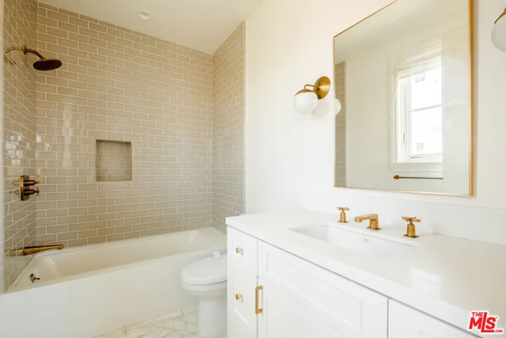 557 Chapala Drive, Pacific Palisades, California 90272