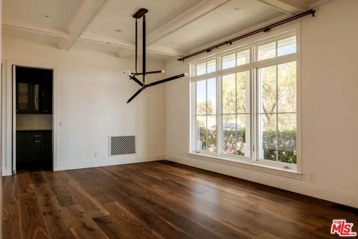 557 Chapala Drive, Pacific Palisades, California 90272