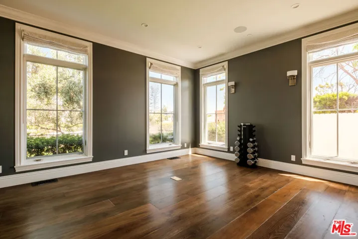 557 Chapala Drive, Pacific Palisades, California 90272