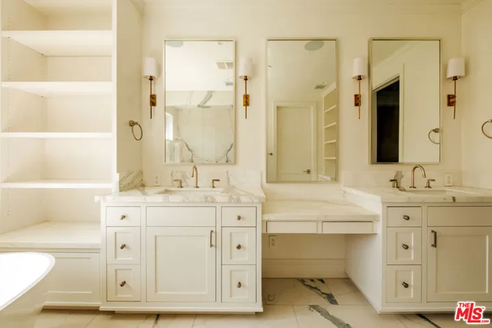 557 Chapala Drive, Pacific Palisades, California 90272
