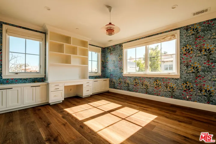 557 Chapala Drive, Pacific Palisades, California 90272