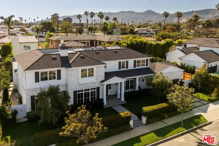 557 Chapala Drive, Pacific Palisades, California 90272