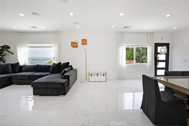 Living room/Dining room
