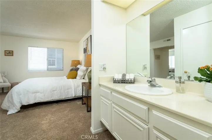 26794 Claudette, Canyon Country, California 91351