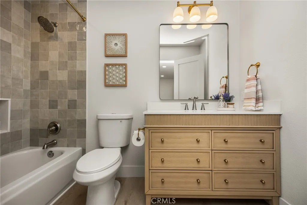 Upstairs ensuite