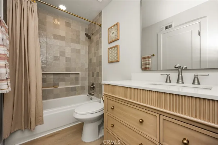 Upstairs ensuite