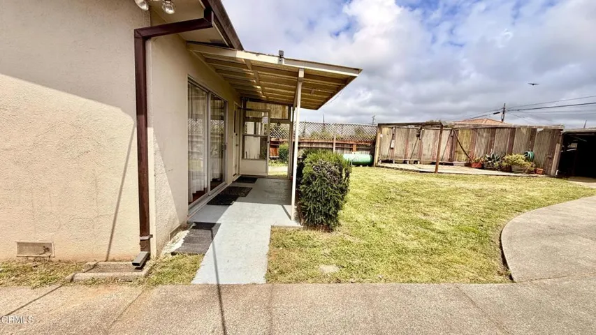 BACK PORCH/YARD