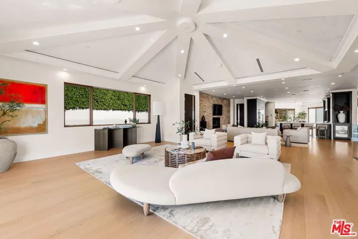 3116 Elvido Drive, Los Angeles, California 90049