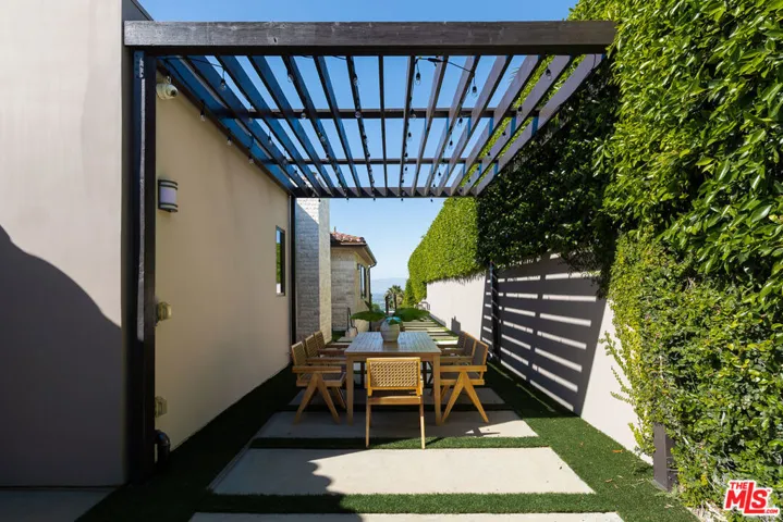 3116 Elvido Drive, Los Angeles, California 90049