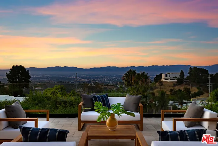 3116 Elvido Drive, Los Angeles, California 90049