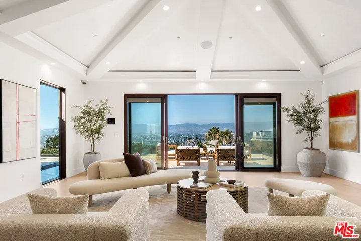 3116 Elvido Drive, Los Angeles, California 90049