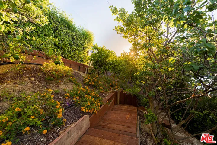 3116 Elvido Drive, Los Angeles, California 90049