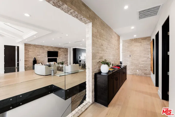 3116 Elvido Drive, Los Angeles, California 90049