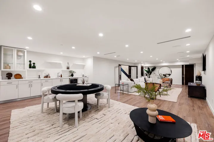 3116 Elvido Drive, Los Angeles, California 90049