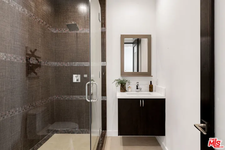 3116 Elvido Drive, Los Angeles, California 90049