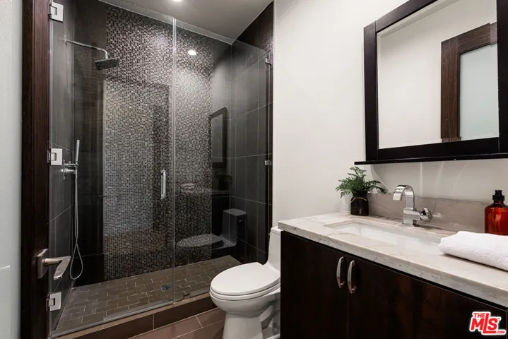 3116 Elvido Drive, Los Angeles, California 90049