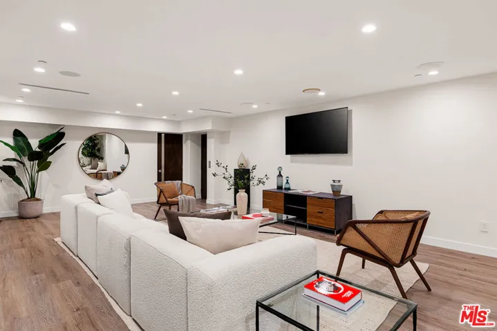 3116 Elvido Drive, Los Angeles, California 90049