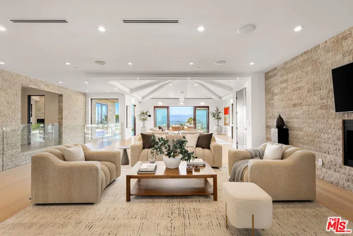 3116 Elvido Drive, Los Angeles, California 90049