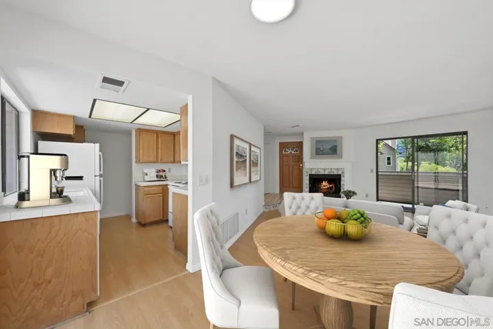 https://zimg.paragon.ice.com/ParagonImages/Property/PA/SDMLS/260012394/11/533/400/3b4d615b44e9fc4722e32635e8226581/3/0315316a0159b7c3047af0bcb9e4ca7a/260012394-f59e6ae0-9349-4491-b4c4-d7bf96b081ea.JPG