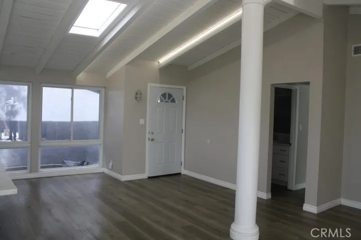 Open Floor Plan w/Skylight