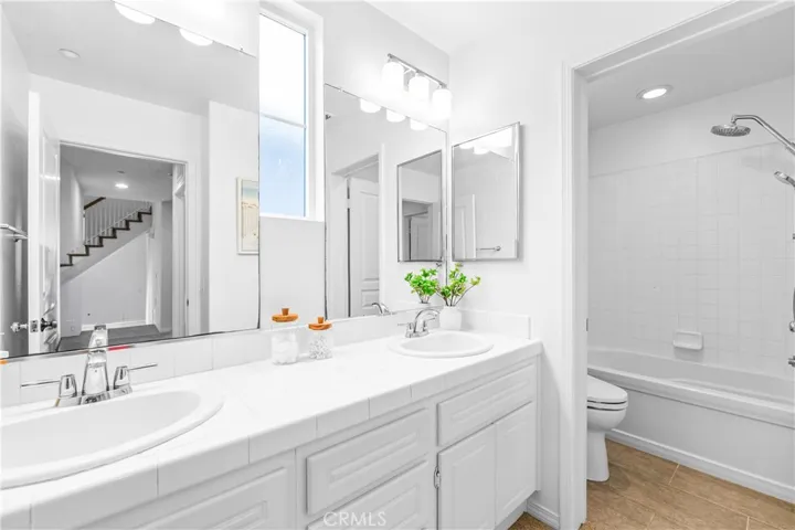Bright and beautifully maintained upstairs full bathroom.